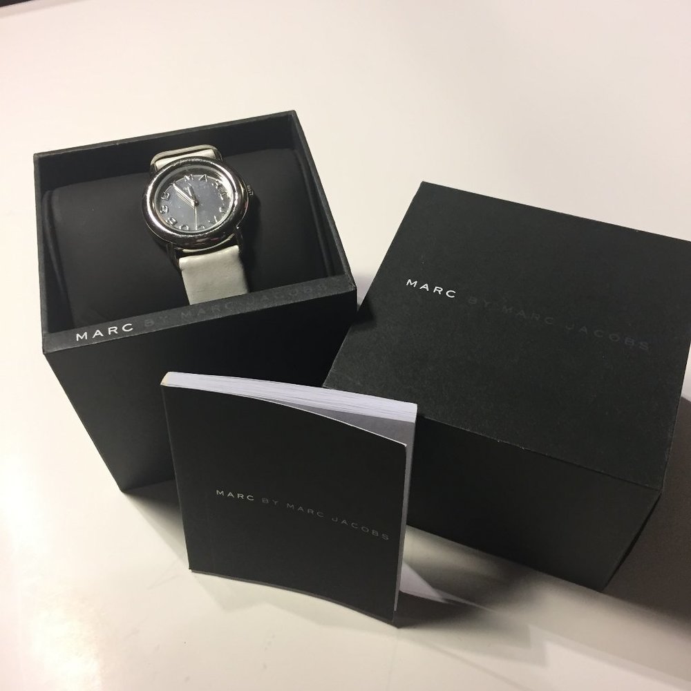⌚︎MARC JACOBS White Watch⌚︎NEEDS BATTERY